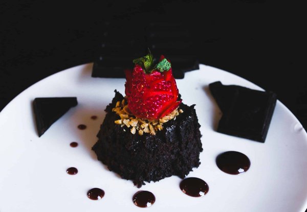 Comment faire des desserts au chocolat noir sans sucre pour une indulgence saine?